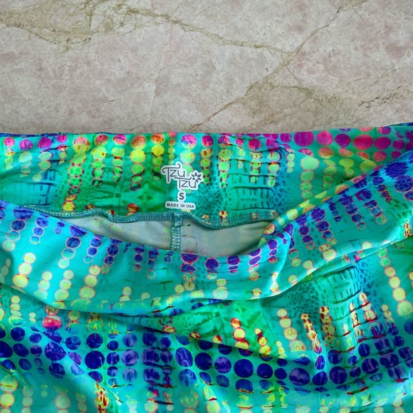 Tzu Tzu Colorful Rainbow Print Athletic Tennis Skirt - Picture 4 of 6